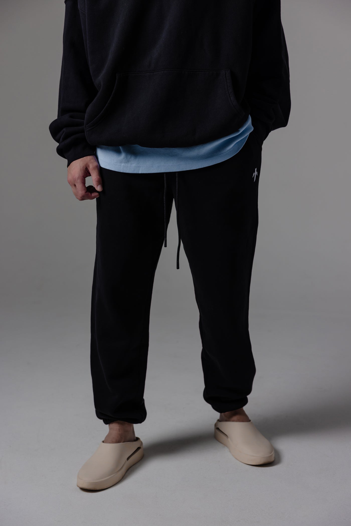 TOUR Fleece Cuffed Sweatpants [BLACKTOP]