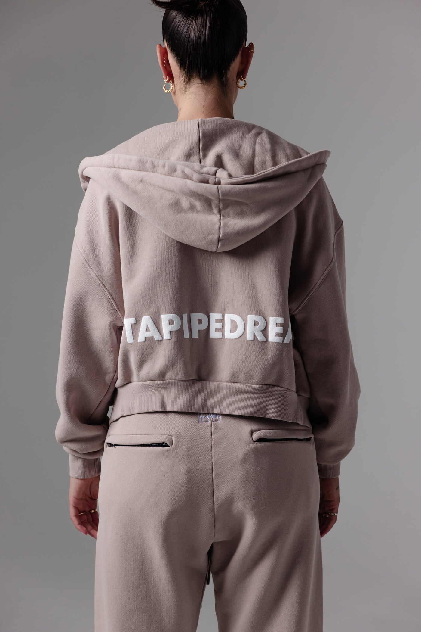 TOUR Women’s Cropped Zip-Up [DUNE]