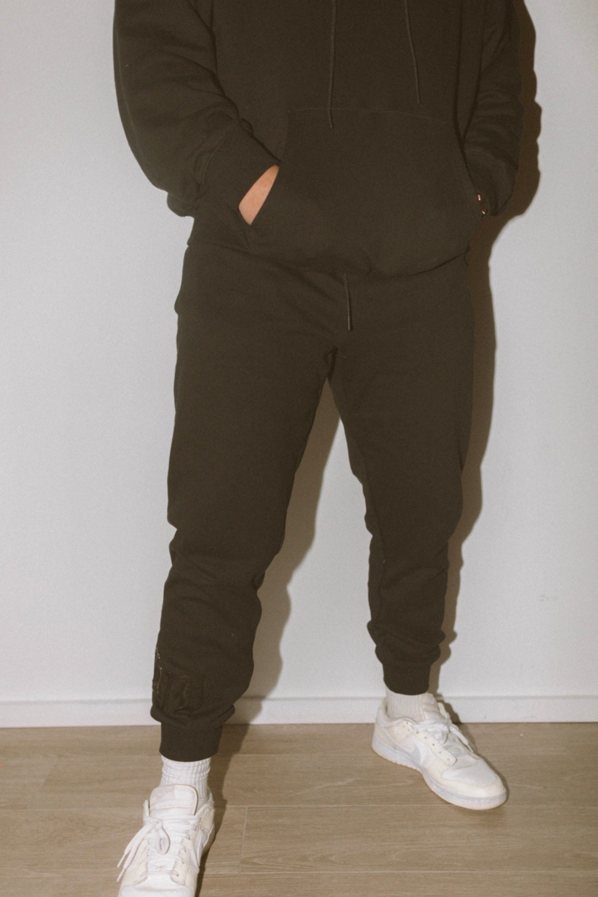 Logo Sweatpants [Black]